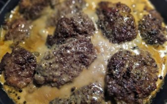 Pippuripihvi karitsan jauhelihasta