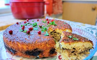 Tah Chin, persialainen lammasriisivuoka lautasella